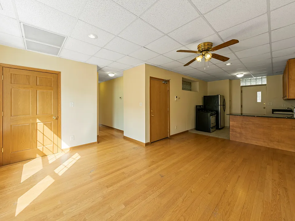 1435 E 53rd St #3W