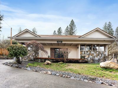 275 NW Woodbrook Dr, Grants Pass, OR, 97526