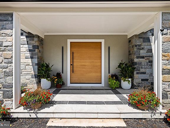 3rd image of 5895 Rodgers Rd