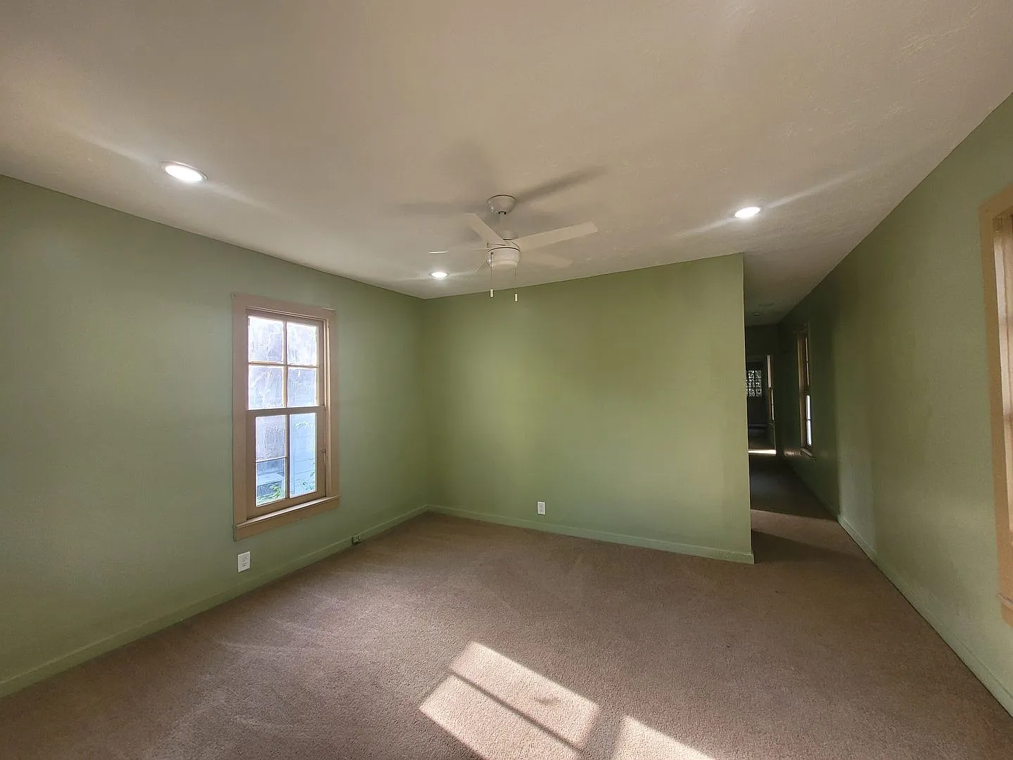 2-bedroom 2-bathroom — Photo 2