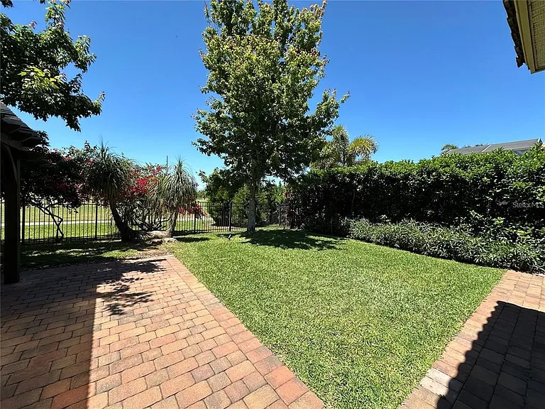 8244 Prestbury Dr — Photo 31