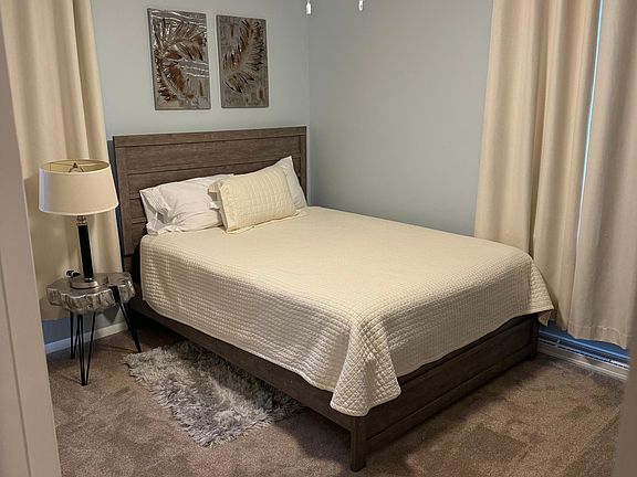 2nd Floor Bedroom with Queen Bed and Smart TV