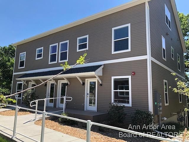 1st image of 560 Little Lake Dr #39