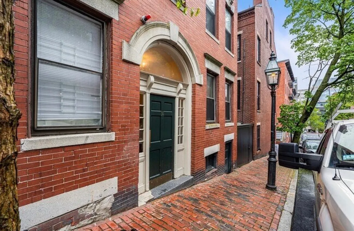 2 bed, 450 sqft, $3,800 — Photo 1