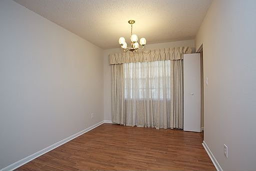 3rd image of 1508 E Comanche Ave