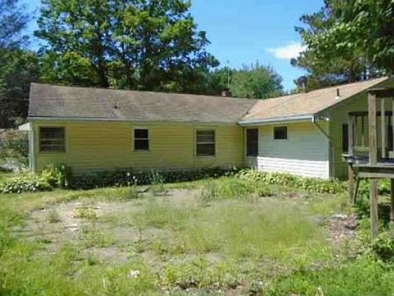 3rd image of 35 Village Dr