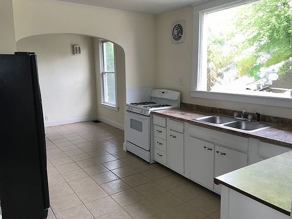 5th image of 513 W Silver St #1