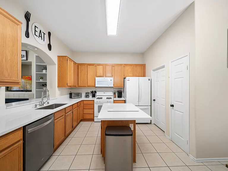 39510 Saint Honore Dr — Photo 22