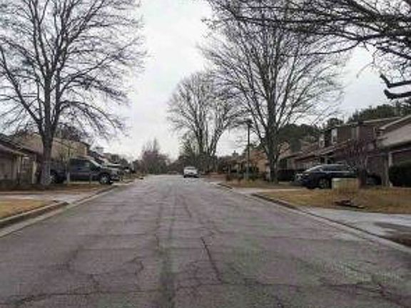 Exterior Neighborhood (street photo)