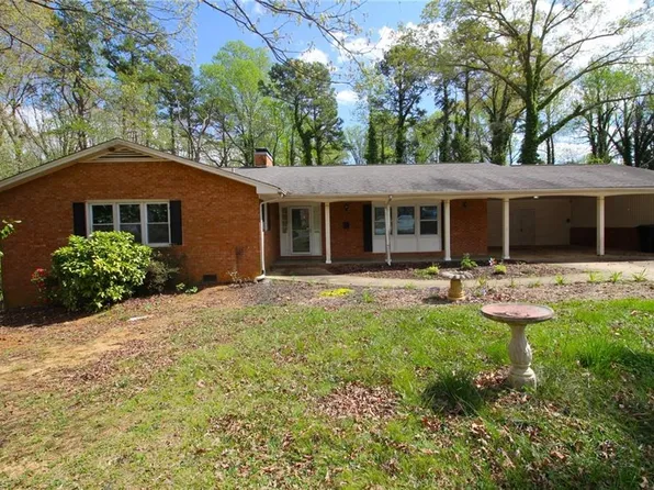 506 Dogwood Cir, High Point, NC 27260