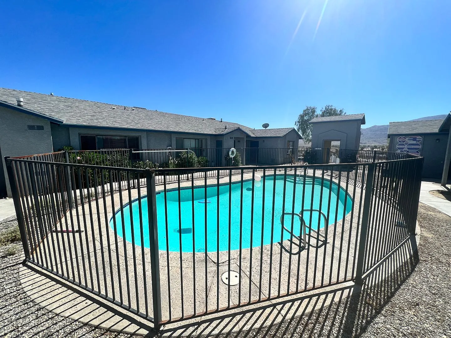 2 Bedroom 1.5 Bath w Pool — Photo 4