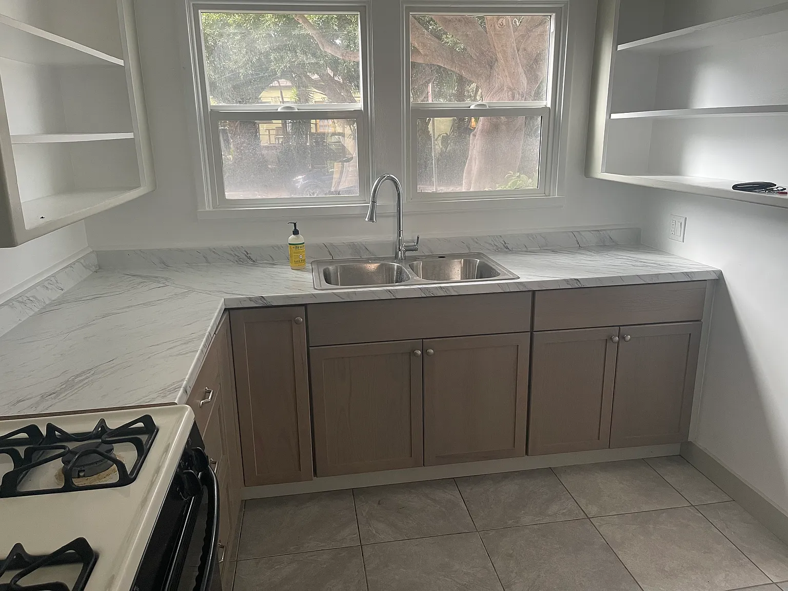 852 Grant St — Photo 4