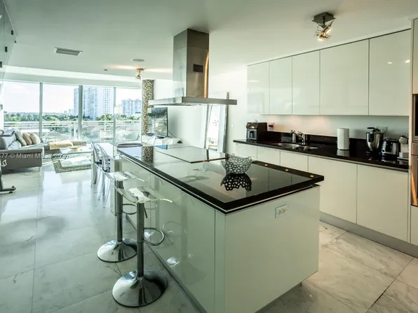 2950 NE 188th St APT 401, Aventura, FL 33180