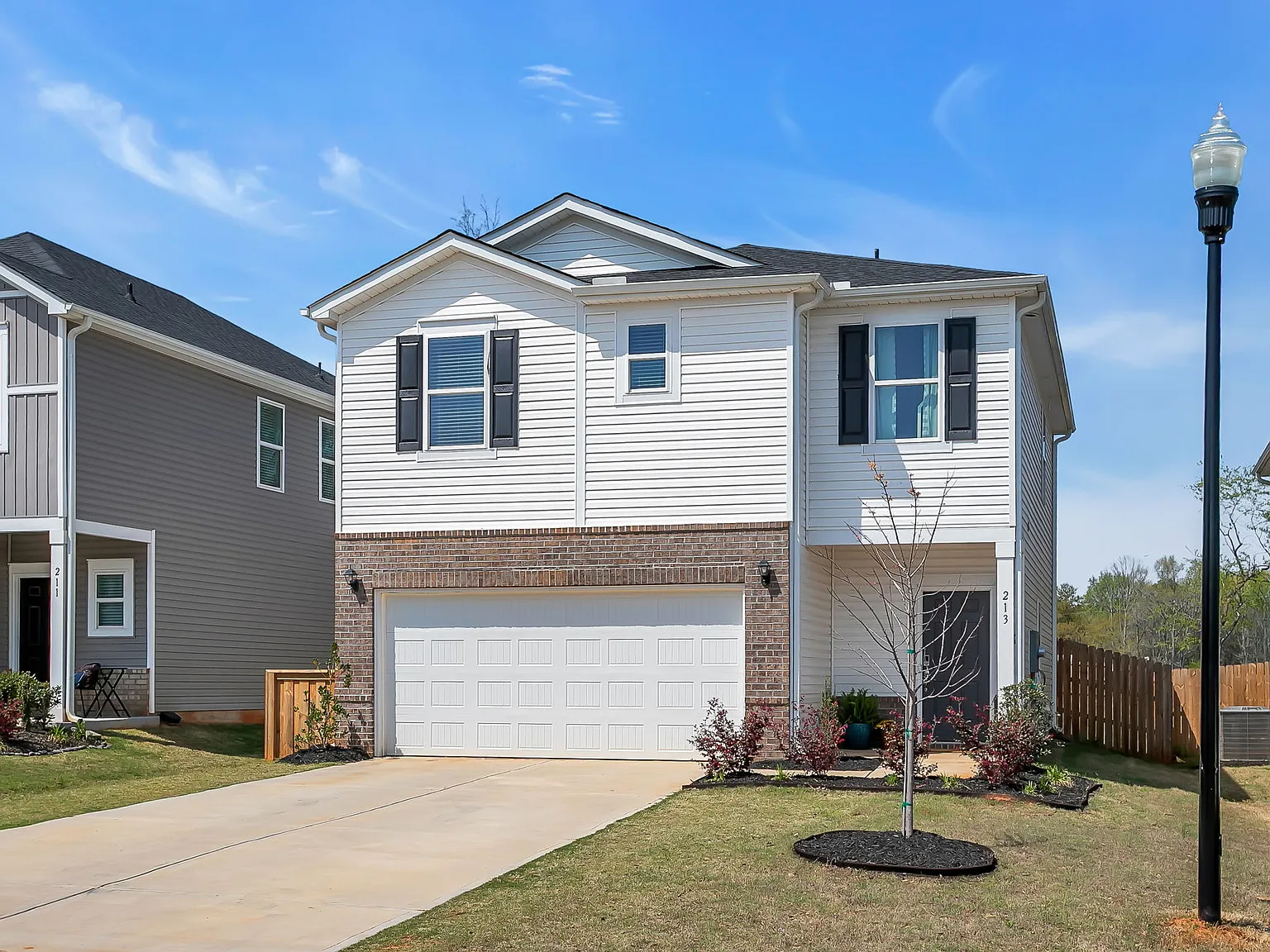3 bed, $2,300 — Photo 2