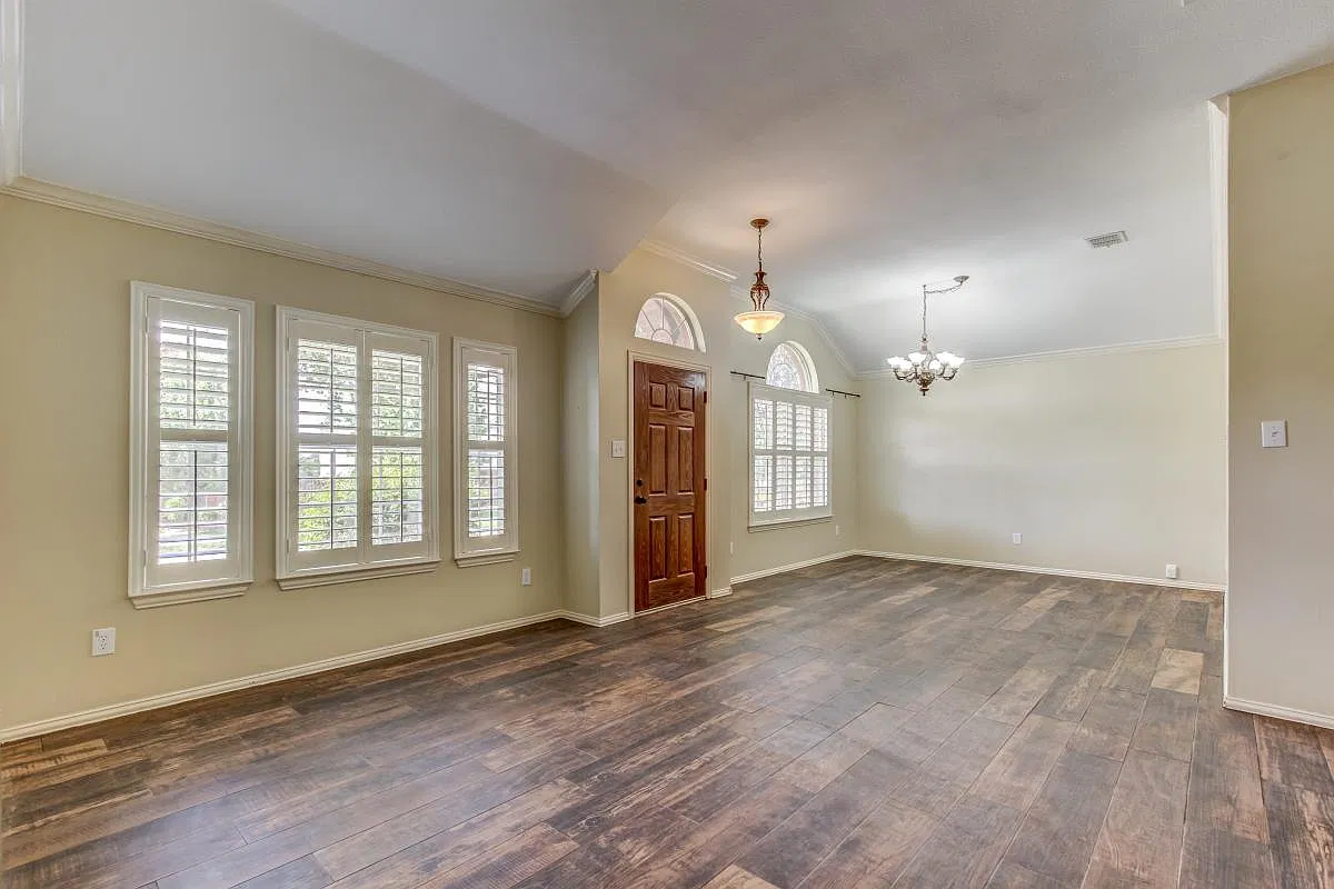 3 bed, 1994 sqft, $2,350 — Photo 2