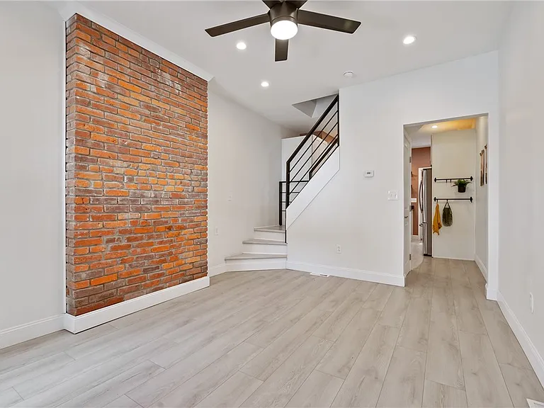 5140 Dresden Way — Photo 2