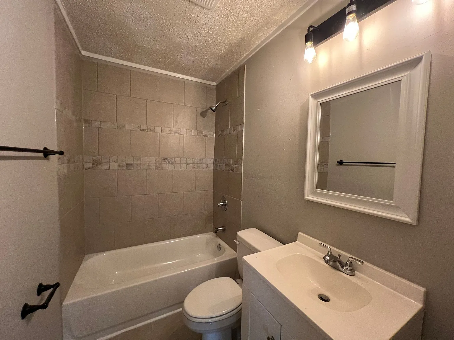 3013 Waynoka Cv — Photo 2