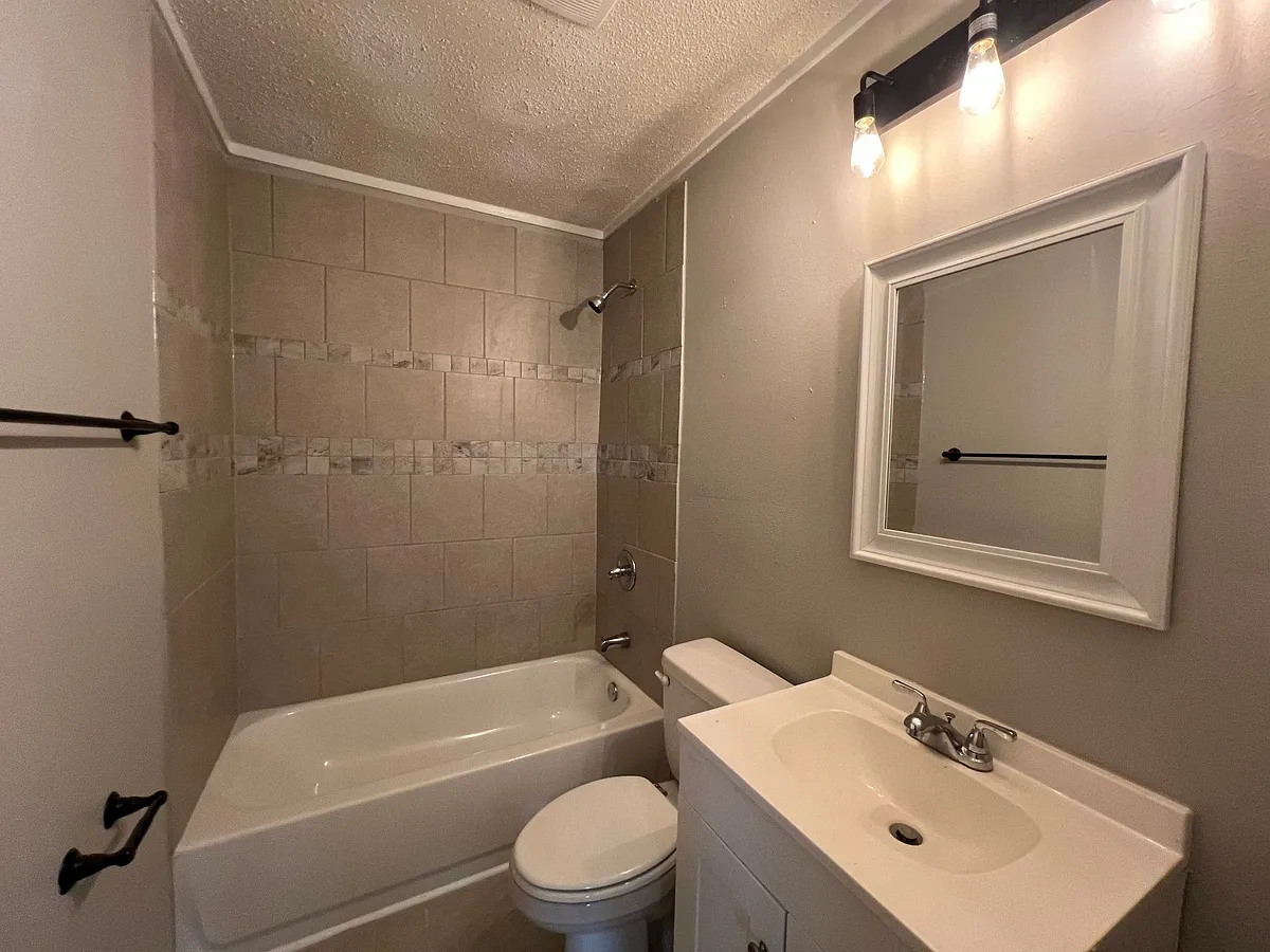 Building Photo - 3013 Waynoka Cv