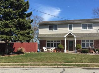 211 Audwin Dr #211, Islip Terrace, NY 11752