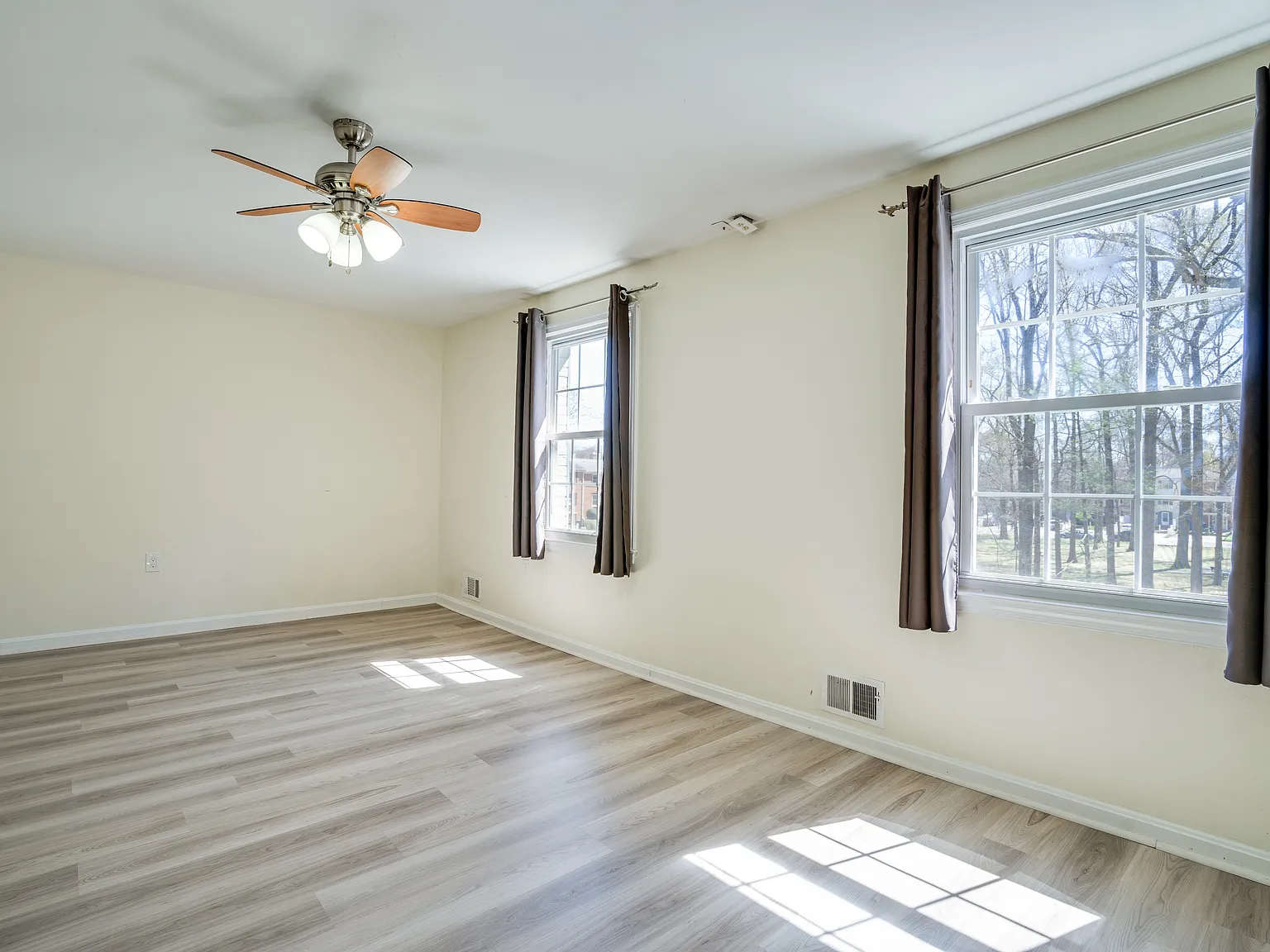 7913 Central Park Circle - Primary — Photo 4