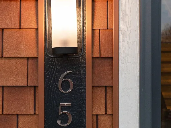 65 Sanctuary Dr, Valparaiso, IN 46385