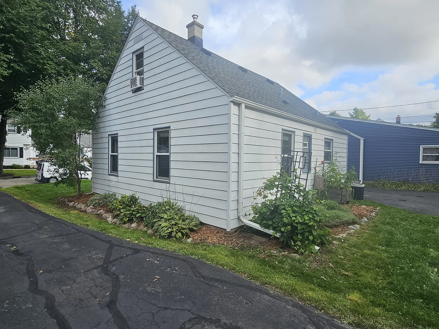 3 bed, 1346 sqft, $2,350 — Photo 3