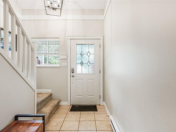 3rd image of 724 Larkhall Rd #110