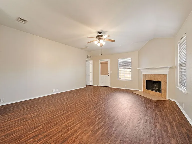 8420 Silverbell Ln — Photo 6