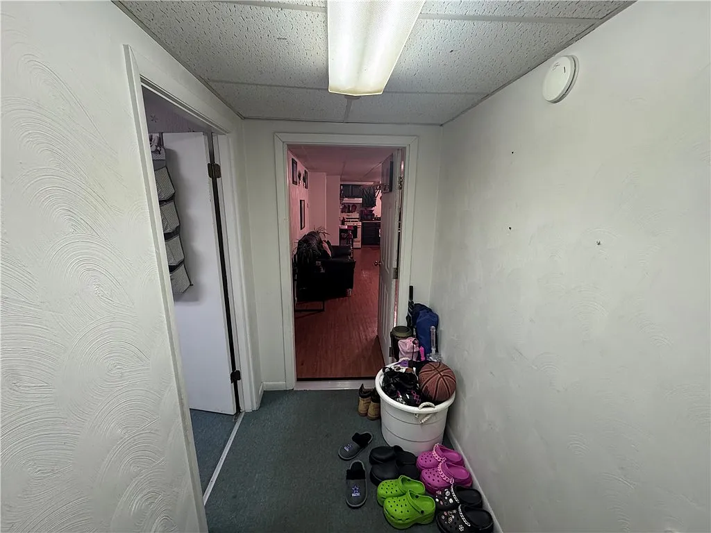 3 bed, 800 sqft, $1,000 — Photo 2