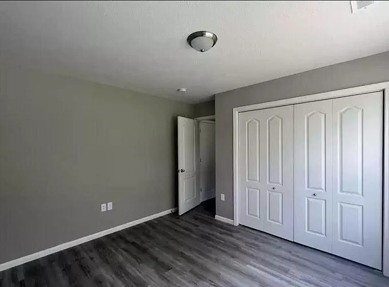 298 Walkington Ln — Photo 6