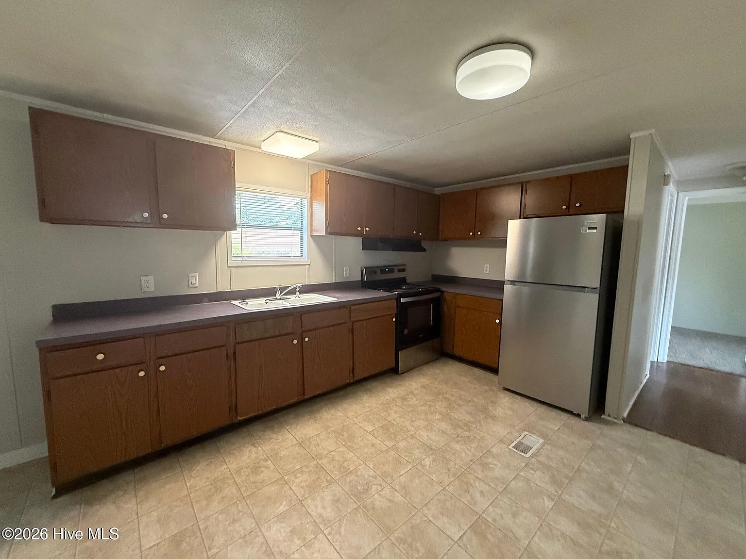 3 bed, 2.0 bath, $995 — Photo 3