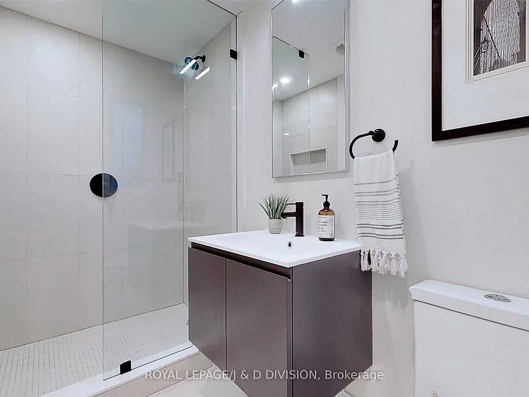 26 Henderson Ave #LOWER — Photo 7