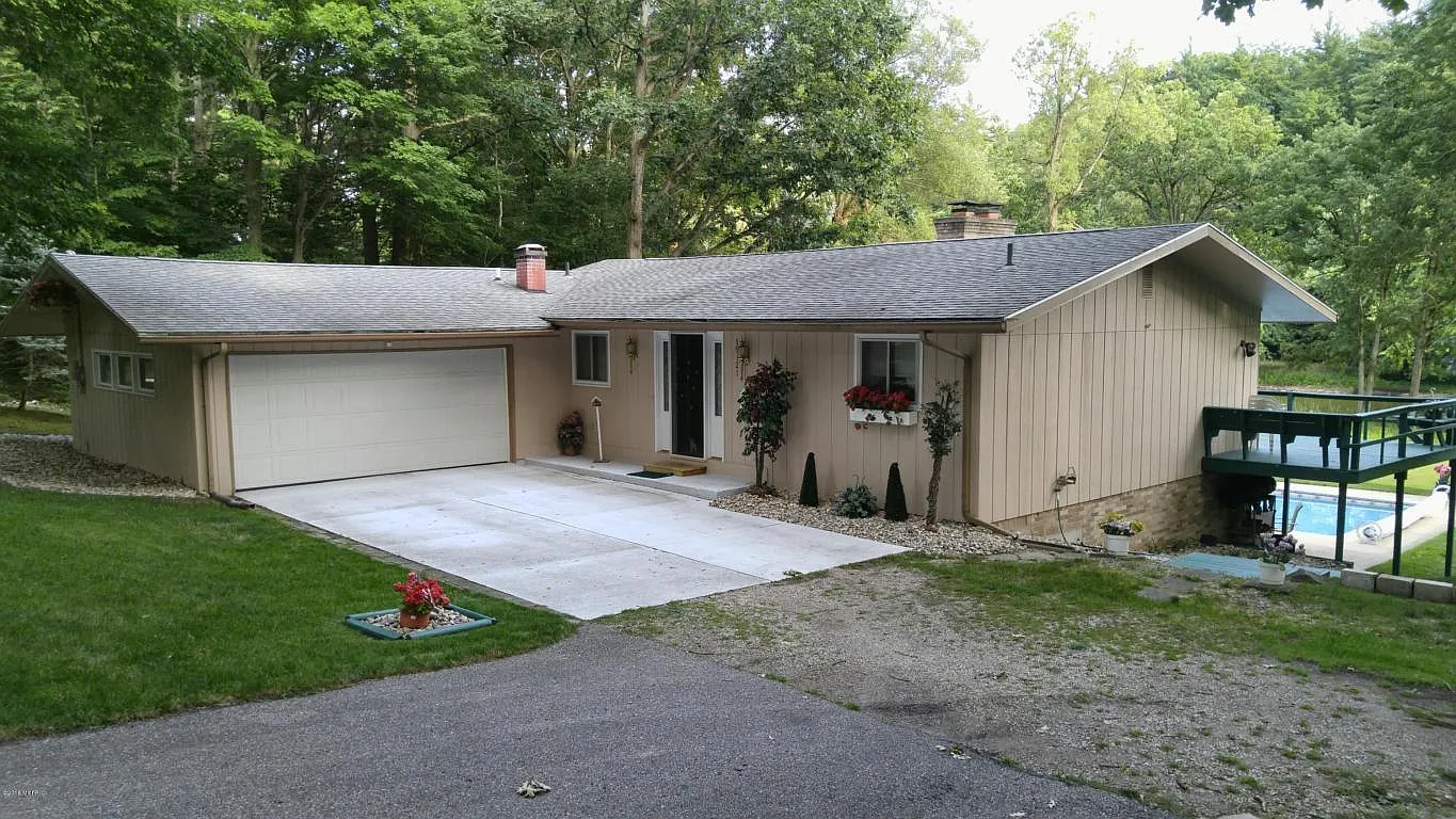 19121 Arrowhead Ln photo 1