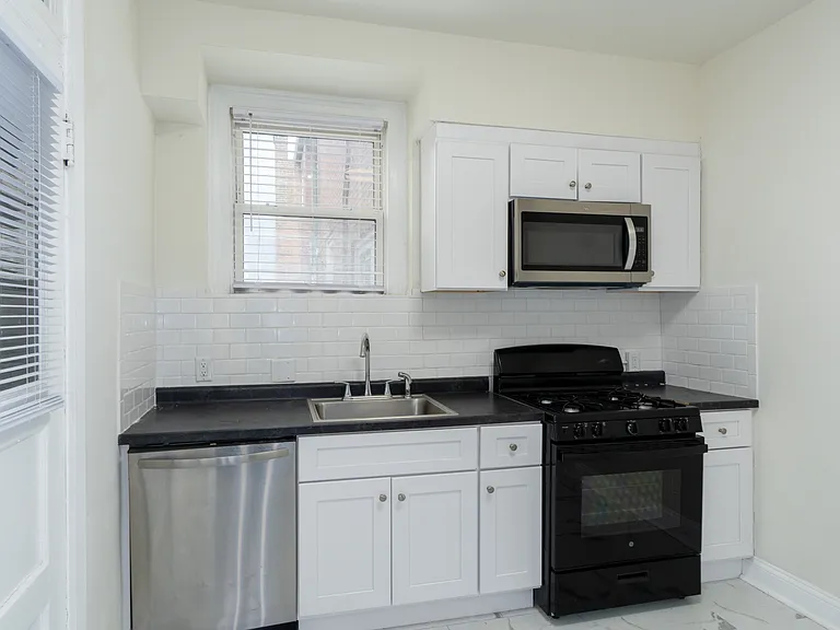 6300 N Rosebury Ave #1N — Photo 5