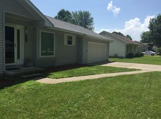2516 E Lake Shore Dr, Taylorville, IL 62568