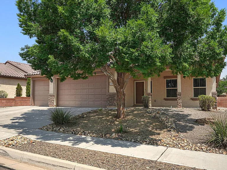 224 Valle Alto Dr NE — Photo 3
