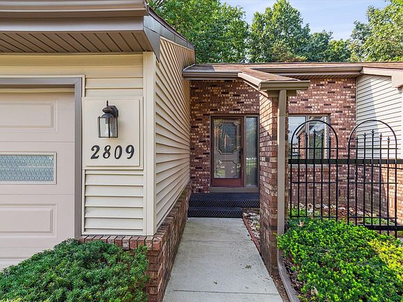 5th image of 2809 S Wooddale Dr