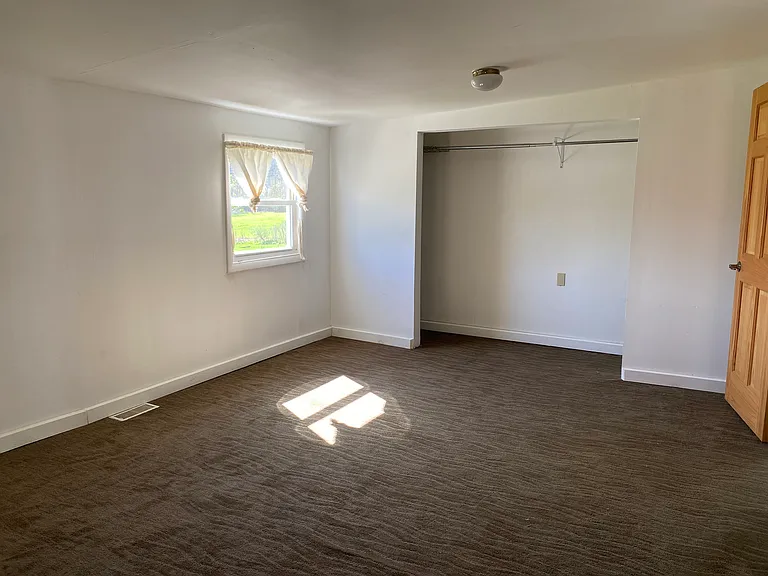 684 E Maine Rd — Photo 17