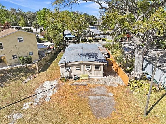 2nd image of 5527 Darlene St
