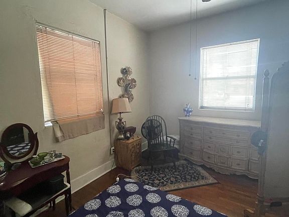 5th image of 430 E 6th St