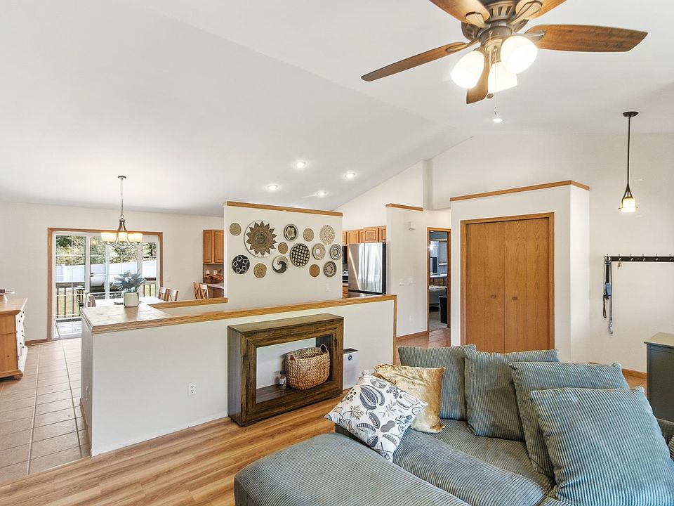N7579 Pine Ridge Cir, Portage, WI 53901 | MLS #2023196 | Zillow