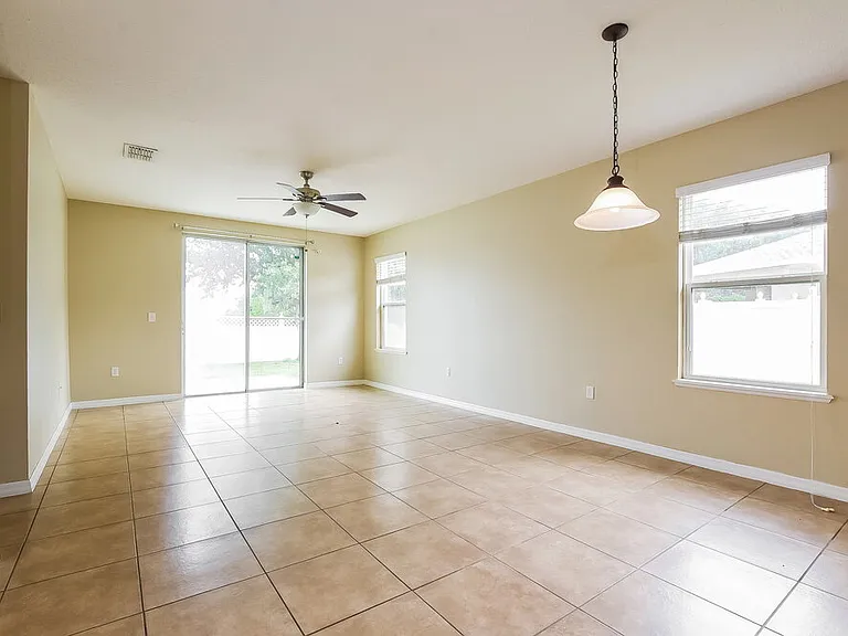 121 Daigledog St — Photo 5