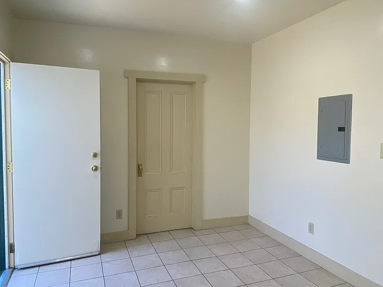 Kitchen Dining Area