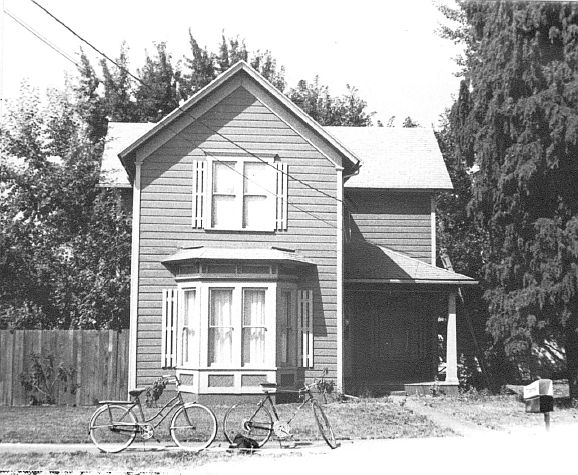 1st image of 551 SE 5th Ave