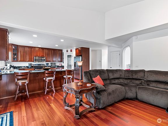 5th image of 6913 37 Place NE