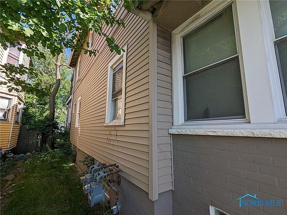 5th image of 3020 N Detroit Ave