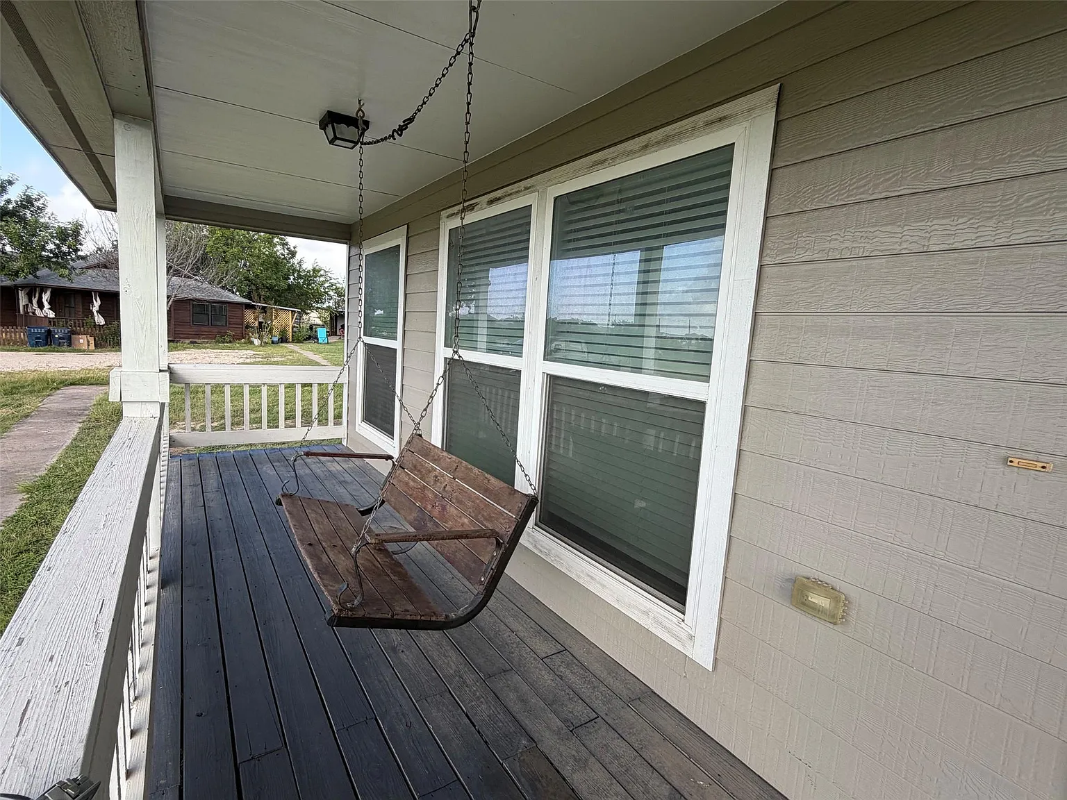 3 bed, 2.0 bath, 1671 sqft, $2,000 — Photo 2