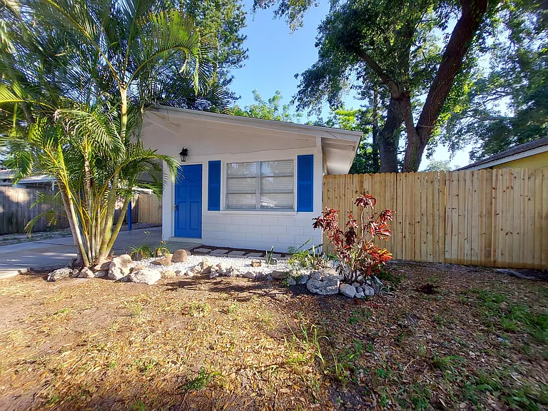 1071 Highland St — Photo 23
