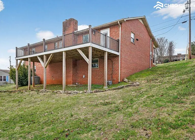 490 Beechwood Cir — Photo 9