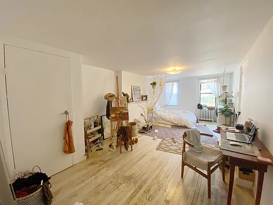 Rented by Zone Corp | media 12